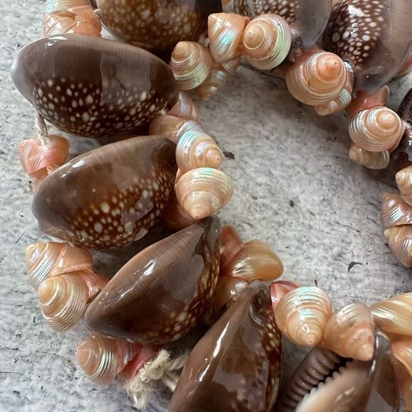 Vintage 50s/60s Seashell Clip On Earrings And Bracelet Set READ - Picture 4 of 7